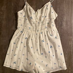H&M White Floral Romper LRG. Never Worn
